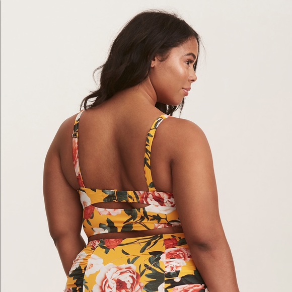 💕SOLD💕 Torrid Floral Twist Lined Bikini Top - Picture 3 of 5